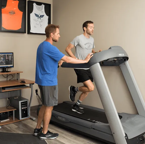 Four steps: foot scan, treadmill, slow-motion review, and shoe selection